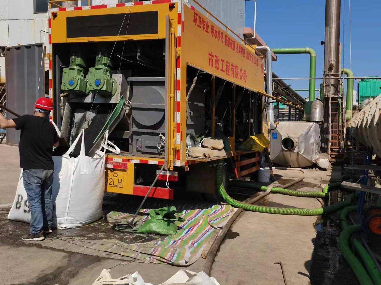 樟树淤泥压干处理